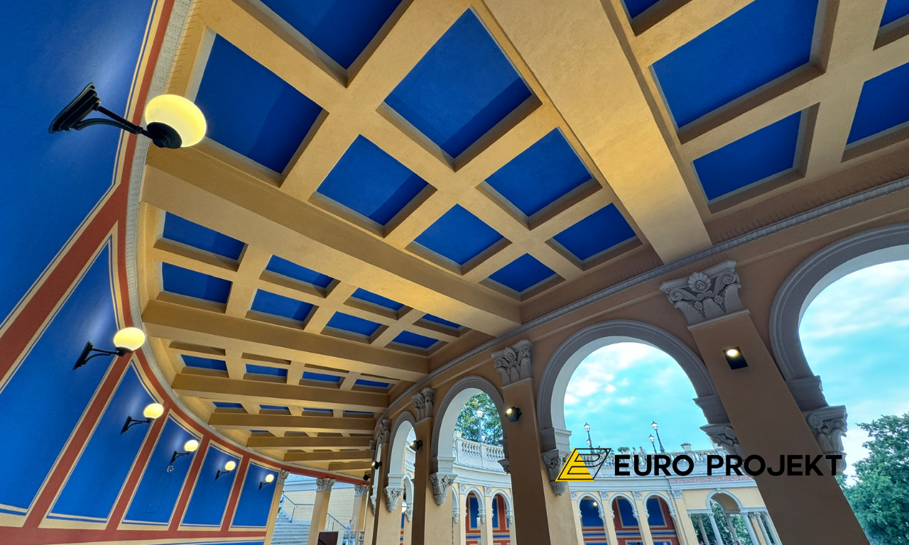Sklepienie kasetonowe kolumnady Bastionu Sakwowego z łukowymi oknami