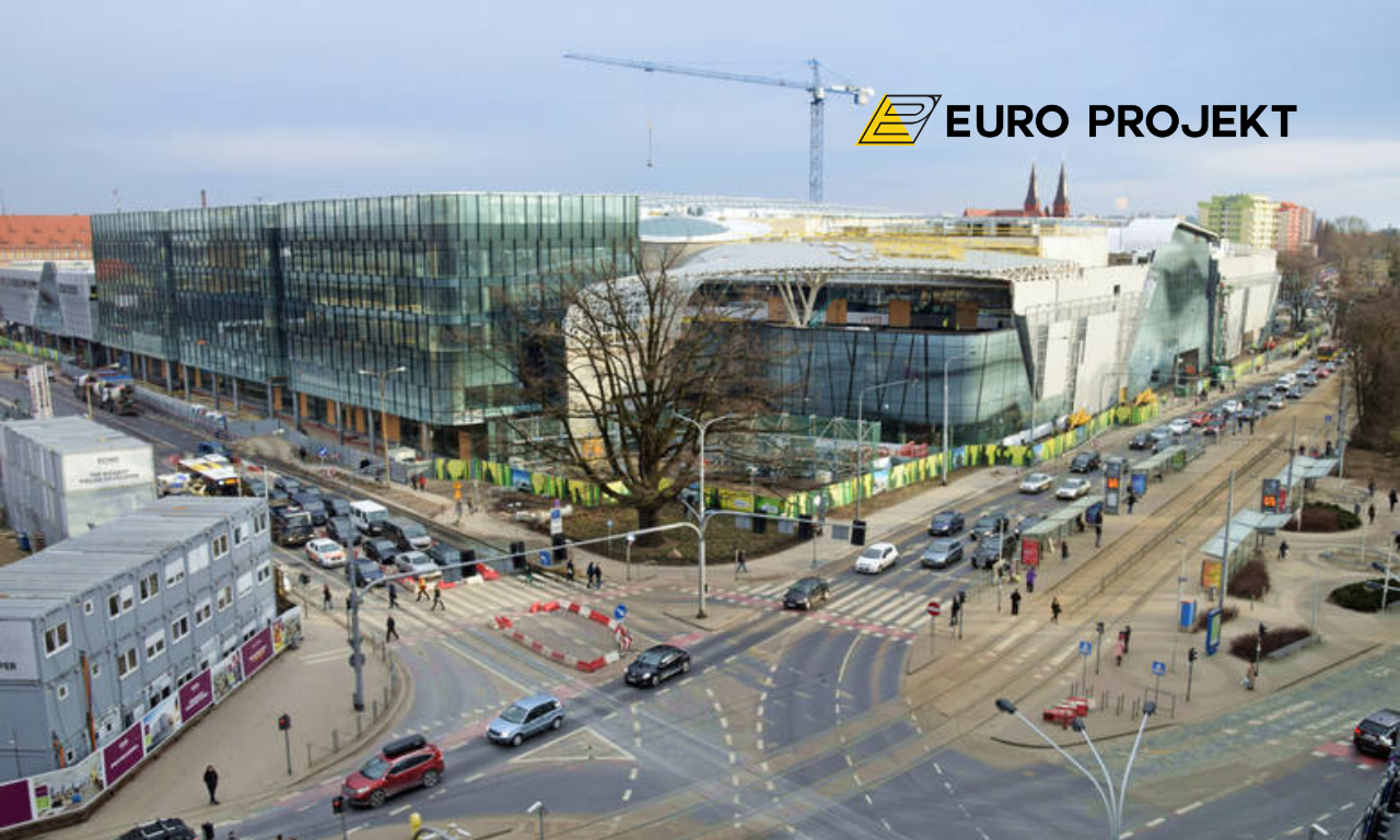 Centrum Handlowe Wroclavia we Wrocławiu z lotu ptaka, na tle miasta